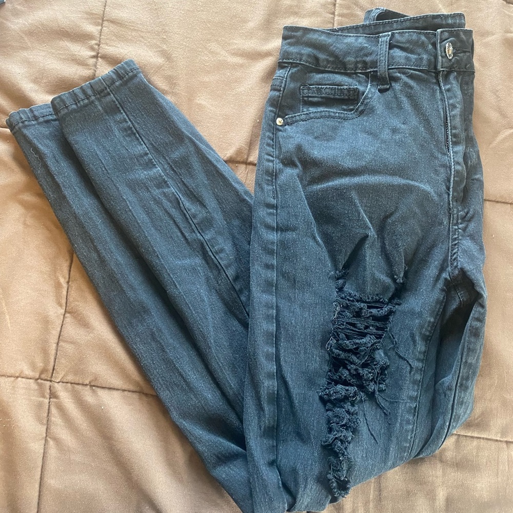 Black ripped skinny jeans